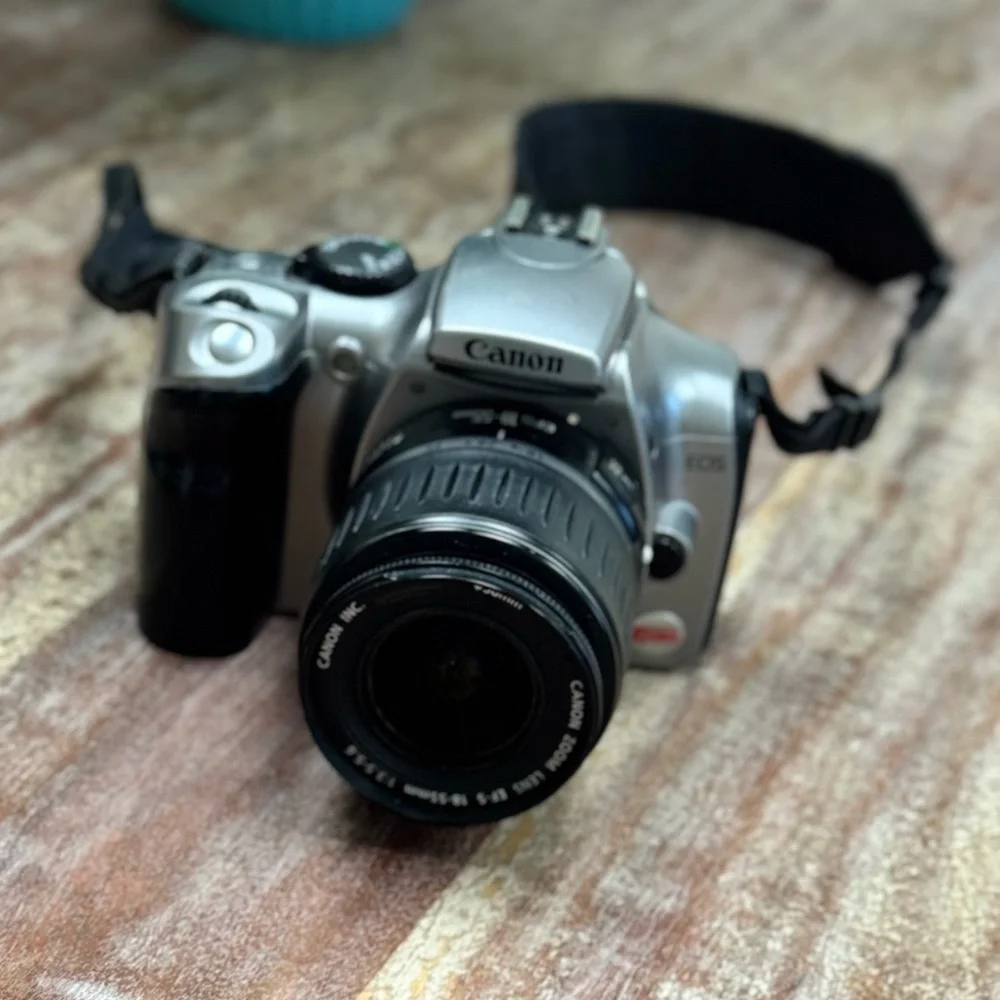 CANON EOS - Digital Rebel DS6041 DSLR Camera W/ Lens / 6.3 Megapixel